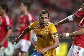 Tevez ghi bàn sau 5 năm "tịt ngòi", Juve vẫn thua