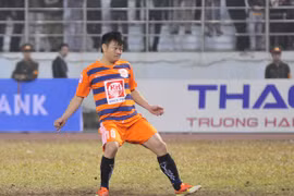 Hoãn giải nghệ, Văn Quyến bất ngờ trở lại đá tại AFC Cup