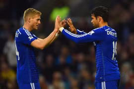 Hủy diệt Burnley, Chelsea lớn tiếng đáp lại Man City