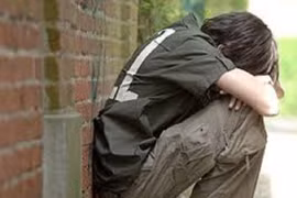 Nữ gia sư cưỡng bức cậu bé 14 tuổi trong nhiều tháng