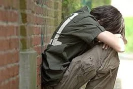 Nữ gia sư cưỡng bức cậu bé 14 tuổi trong nhiều tháng