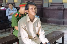 Cha chồng bênh con dâu ăn trộm bị bảo vệ đánh tàn phế