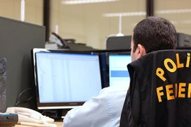 Giải cứu hàng loạt trẻ em gái từ mạng lưới khiêu dâm khổng lồ trên Internet