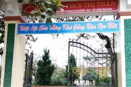 Bị mời cha mẹ lên làm việc, học sinh lớp 8 dùng dao chém thầy giáo