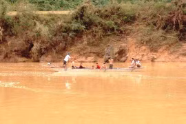 Tìm thấy thi thể học sinh bị nước cuốn trôi trên đường tới trường