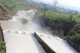 Hà Tĩnh: Hơn 100.000 học sinh vẫn phải nghỉ học do mưa lũ