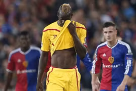 Sốc: “Bé hư” Balotelli sa sút phong độ vì…lợn cưng