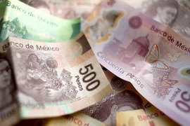 Mexico: Bắt giữ 3 nghi phạm nhét 2,8 triệu Peso trong ống quần