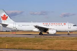 Máy bay của Canada Airline gặp nạn, 22 người bị thương