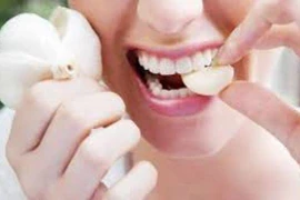 Xà lách, táo đánh bay mùi hôi của tỏi