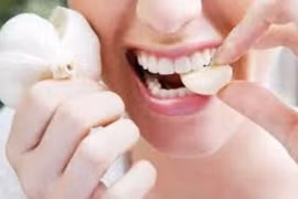 Xà lách, táo đánh bay mùi hôi của tỏi