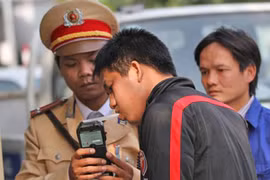 Audio1-4-2015: Không tịch thu xe vi phạm và việc Trung Quốc xây “Vạn lý trường thành” trên biển Đông