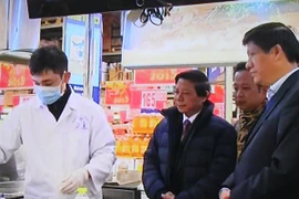 Tiếp tục kiểm tra an toàn thực phẩm tại siêu thị Metro