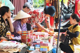 Đổi tiền lẻ vẫn tìm cách “lách”