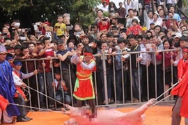 Lễ hội chém lợn còn ghê rợn hơn năm ngoái
