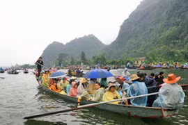 Niêm yết công khai giá đò, cáp treo