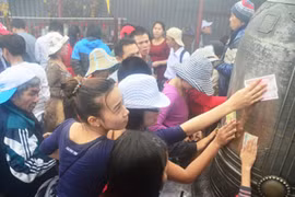 Khi đồng tiền liền… lễ hội