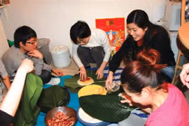 Ấm lòng Tết xa xứ