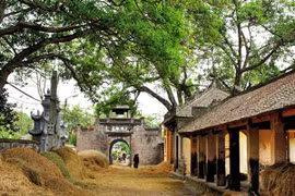 Quê nhà xa khuất