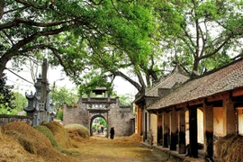 Quê nhà xa khuất