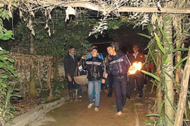 “Gọi gạo” đêm giao thừa