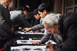 Giật mình về chất lượng lá sớ ở đền chùa 