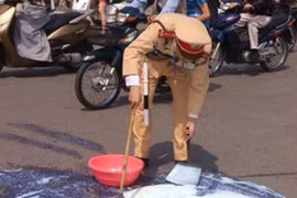 CSGT dọn “bẫy” xà phòng giữa ngã tư