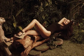 Chia tay Ronaldo, Irina Shayk càng thêm bốc lửa và gợi cảm