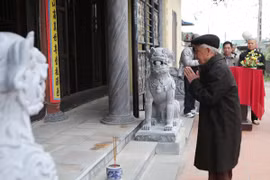 Làng nghề Trạch Xá di dời sư tử đá ngoại lai, đón nhận nghê Việt