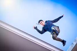 Cường Seven tự đóng 90% cảnh nguy hiểm trong "Lôi báo"