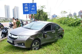 Ô tô 4 chỗ bị xe bồn húc bay xuống mương