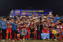 Than Quảng Ninh giành Siêu cúp sau trận 'mưa' bàn thắng với Hà Nội FC