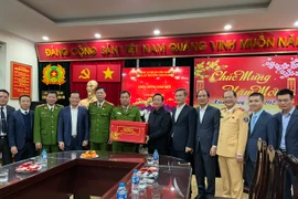 Phó Thủ tướng Chính phủ Trần Hồng Hà thăm, chúc Tết Công an phường Trung Hòa