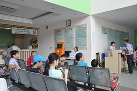 Bệnh viện dùng công nghệ, người bệnh bớt phiền hà