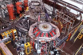 Cắm dây dẫn vào "Mặt trời" để dùng điện suốt đời