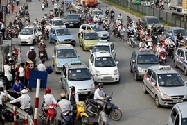 Hà Nội "ngạt thở" với 3.000 taxi ngoại tỉnh 
