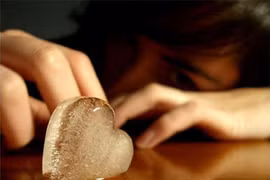 Ấn Độ: Có vợ bé, một cảnh sát chiếm đoạt tài sản của vợ cả