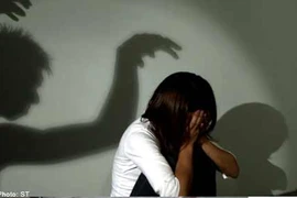 “Làm bậy” với cháu gái trong lúc vợ vắng nhà