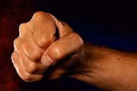 Nghịch tử ngồi tù vì giết mẹ, ra tù lại tiếp tục giết cha