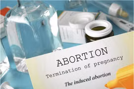 Ngồi tù vì cho con gái tuổi teen uống thuốc phá thai