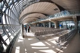 Bị ép cưới, nam thanh niên nhảy khỏi phòng chờ bay để tự vẫn