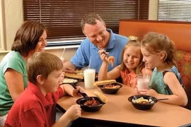 Giúp trẻ có thói quen ăn uống lành mạnh