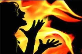 Bị mẹ chồng thiêu sống vì nghi ăn trộm... bột giặt