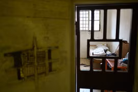 Xin được vào tù vì chán cảnh cãi vã với vợ