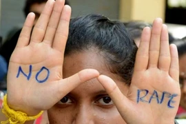 Bị hiếp dâm tập thể, bé gái 12 tuổi tử vong