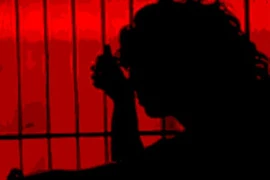 Bị đánh, vợ gọi nhân tình tới giết chồng