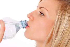 Uống nước không giúp giảm cân