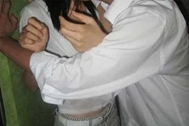 Bé trai 14 tuổi làm bậy với bé gái 8 tuổi