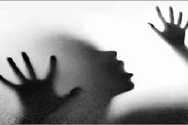 Bé gái mù lòa bị hàng xóm xâm hại