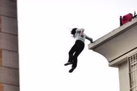 Nhảy lầu tự vẫn vì bị vợ bỏ